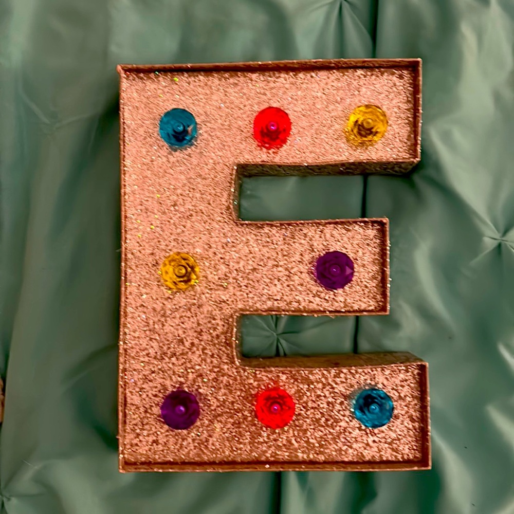 Wall Decor: Light Up Letter E